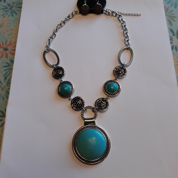 Turquoise and silver necklace with earrings